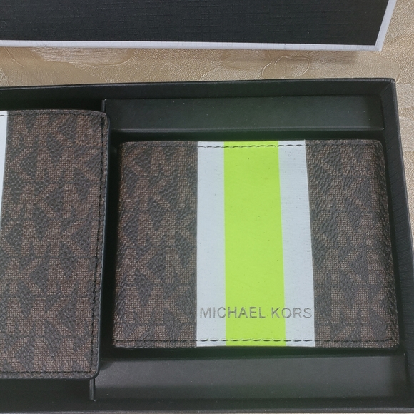 Michael kor men 3 in 1 wallet giffting box Brown and NEON - Picture 3 of 10